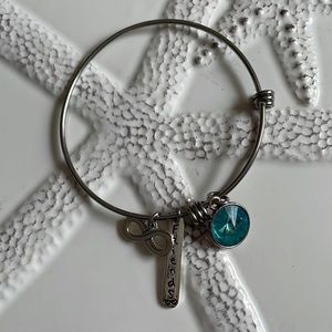 No name bracelet: ‘friends, peace, serenity, n harmony’ charms